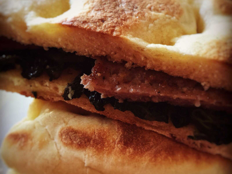 torta_al_testo_erba_salsiccia